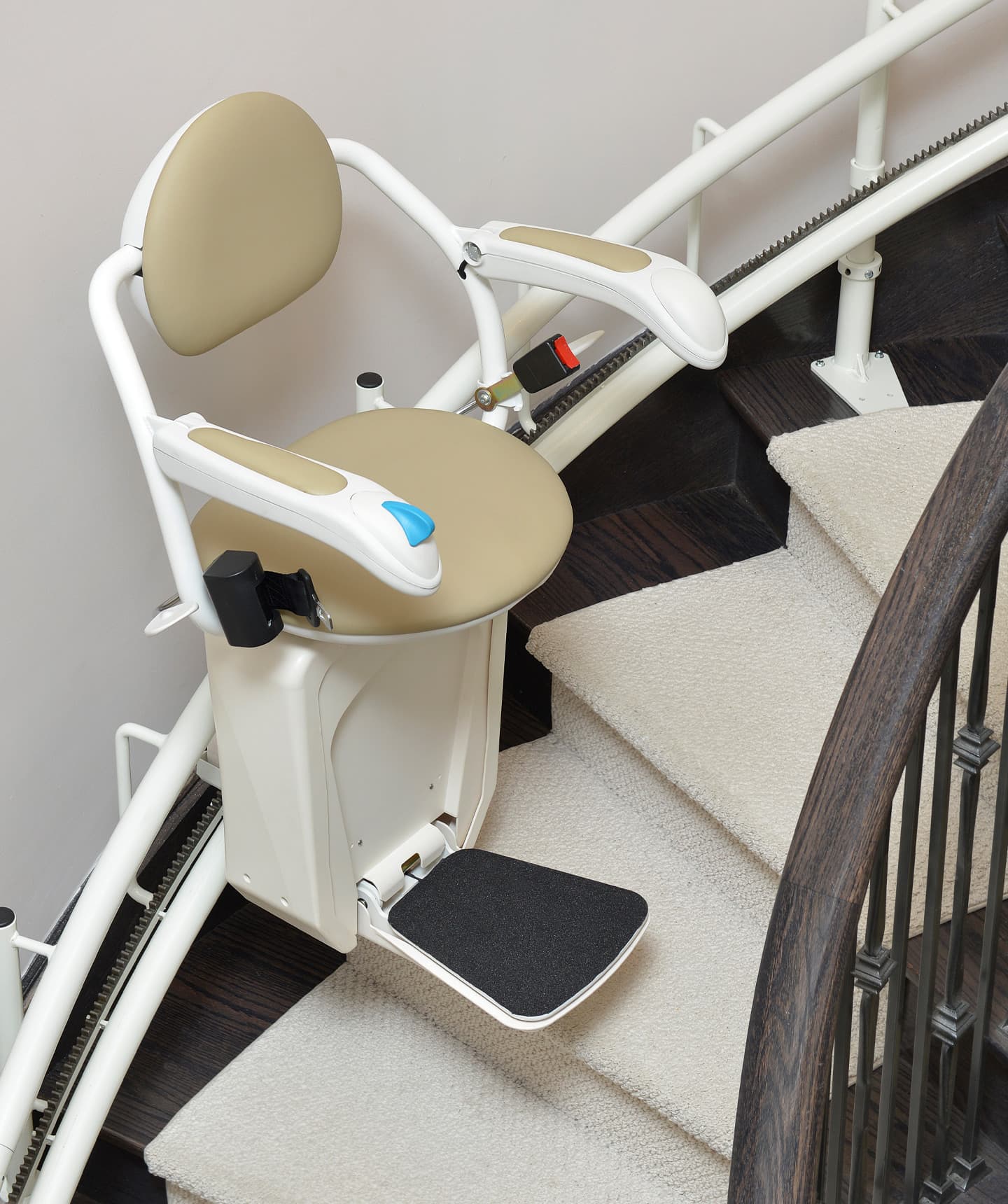 Savaria Stairfriend 23 - Curved Stairlift